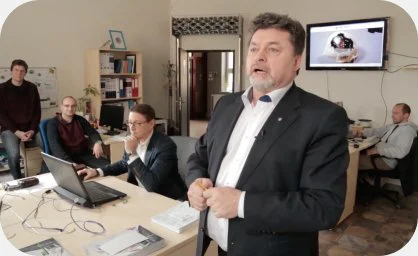 Prezentácia v dielni z prvých rokov